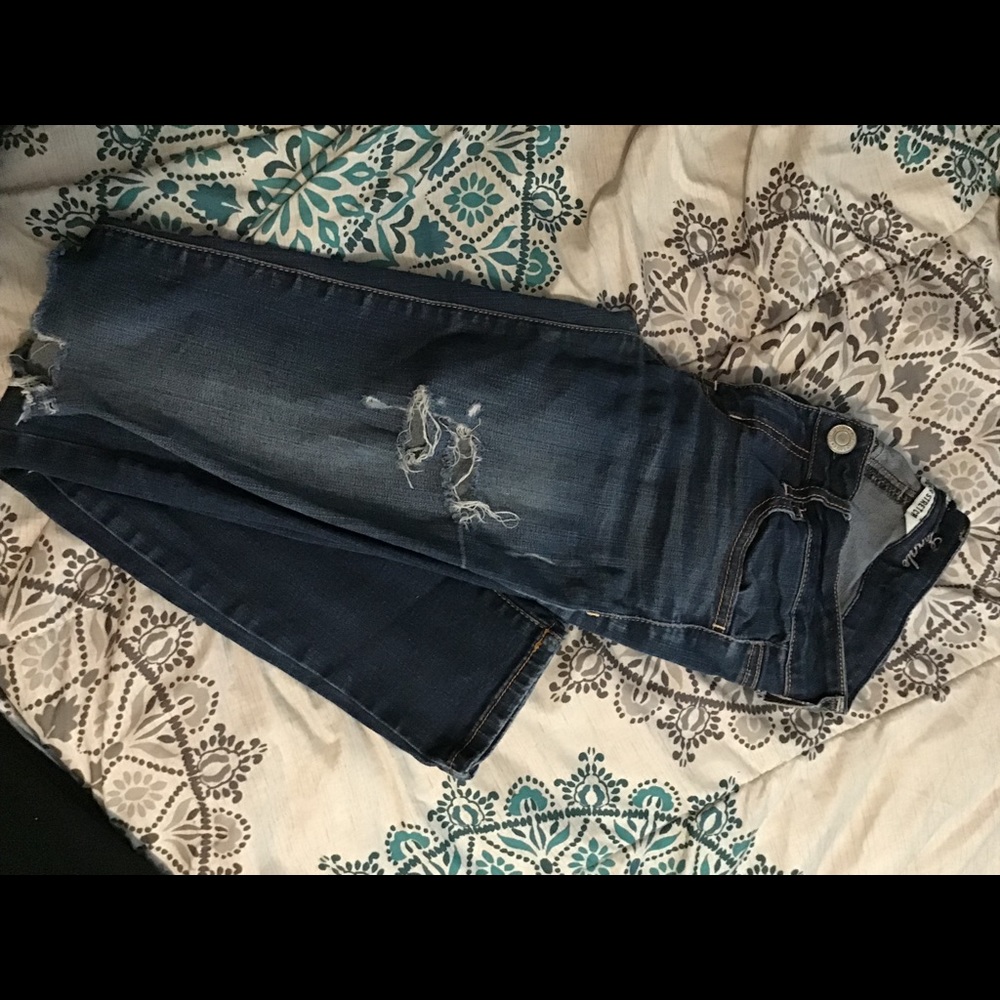 Distressed skinny jeans